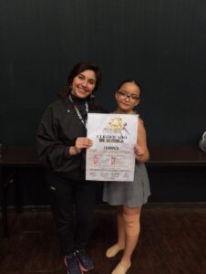 Entrega de premios para coreografías duales de danza contemporánea en Academia FioDanza de La Florida, Santiago.